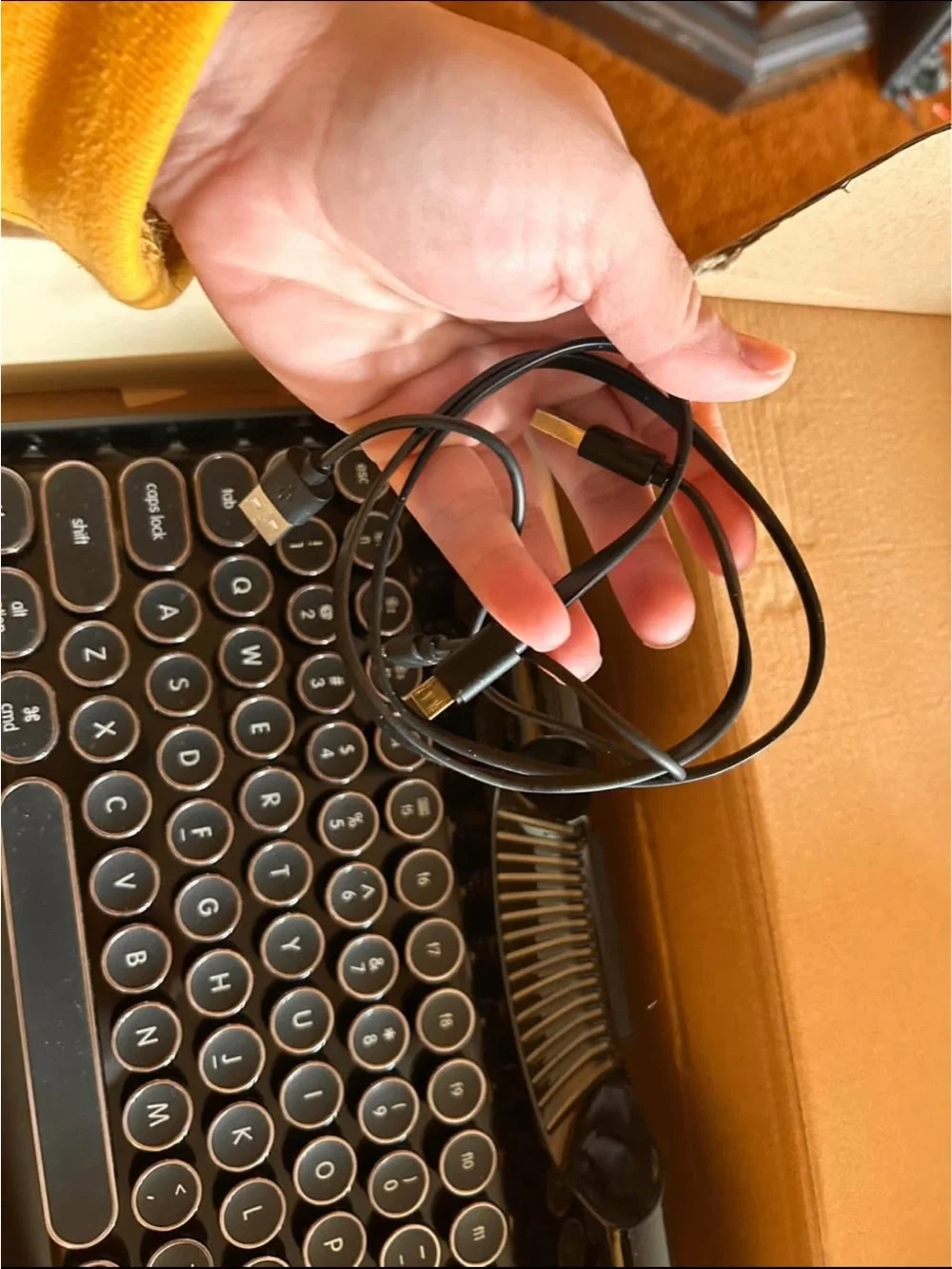 Knowkey Retro Round-Key USB Keyboard in Glossy Black